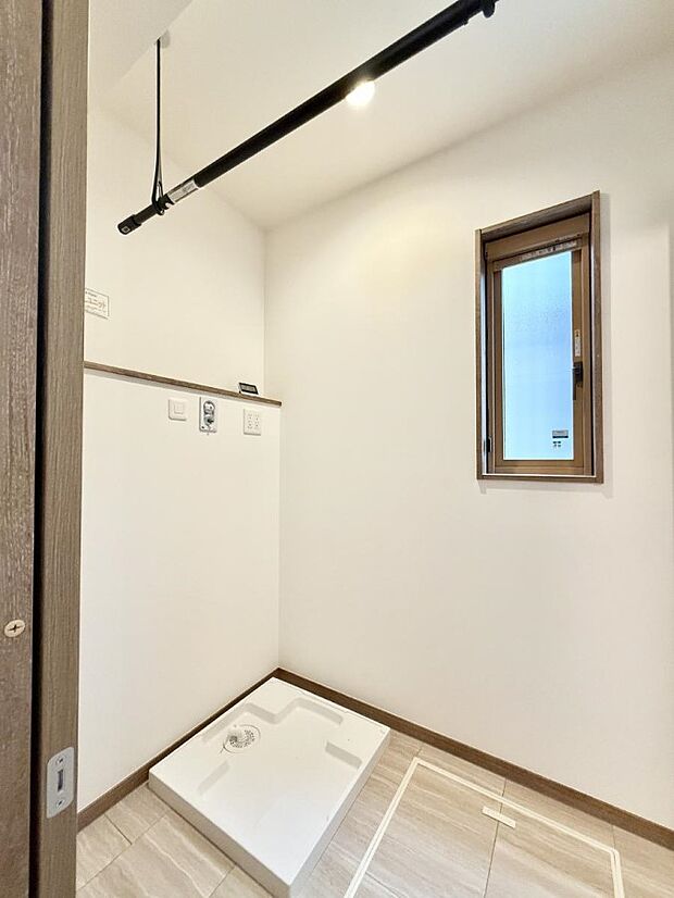 ■天候や時間を気にせず洗濯物を干せ、紫外線から衣類を守れます。