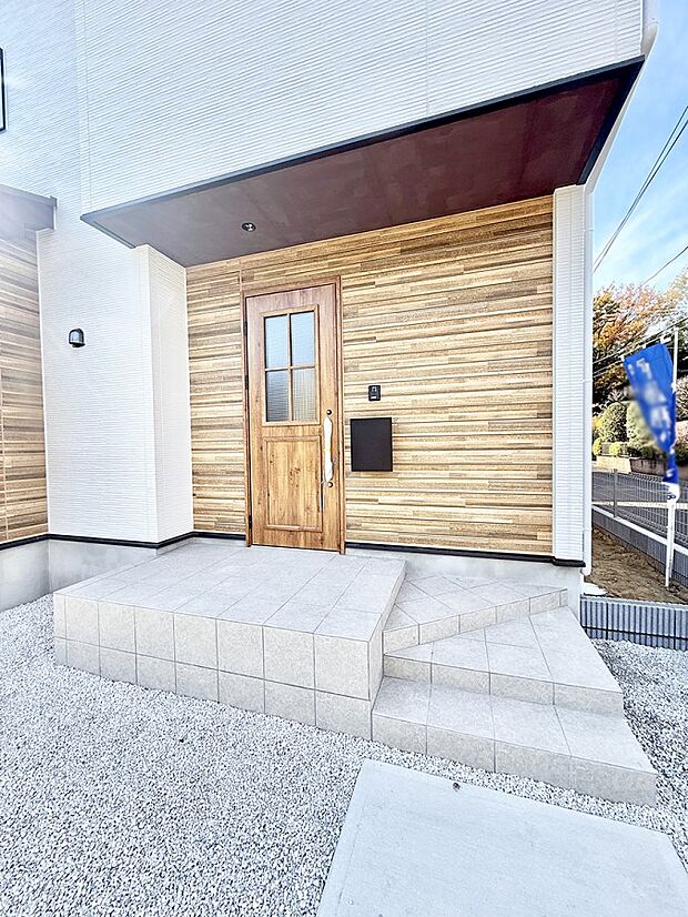 ■ シンプルで美しく、住まいの第一印象を彩る玄関です