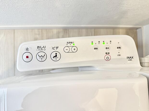 ■温水洗浄で快適、清潔感が保たれるシャワートイレ