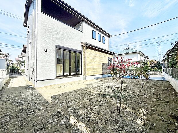 ■季節の移ろいを感じられる、落ち着いた雰囲気の屋外空間