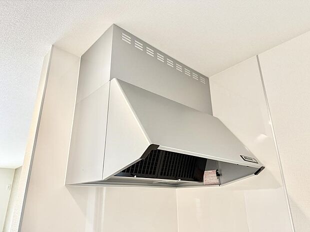 ■フードに覆われている為、匂いが換気扇に誘導され、効率的に排煙ができます