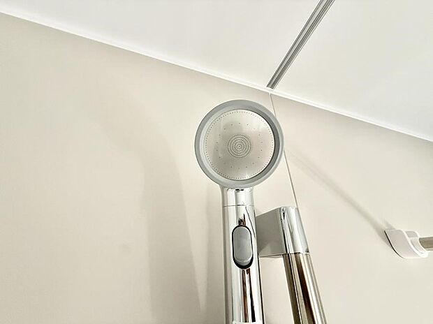 ■手元で簡単に止水できるため、水の無駄遣いを減らすことができます。