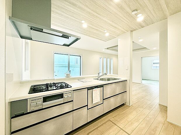 ■シンプルで機能的、毎日使いやすいキッチン