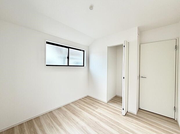 1号棟 ■落ち着いた色合いのお部屋で穏やかな時間を楽しめます