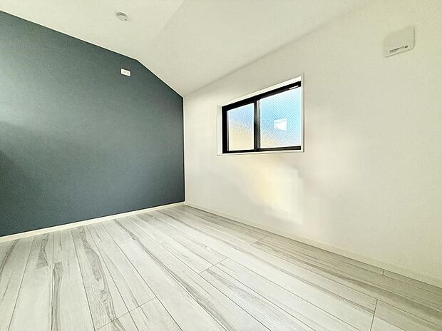 2号棟 ■落ち着いた色合いのお部屋で穏やかな時間を楽しめます
