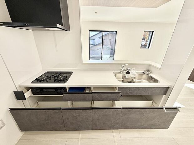 ■家族の絆を深める、温もりのあるキッチン