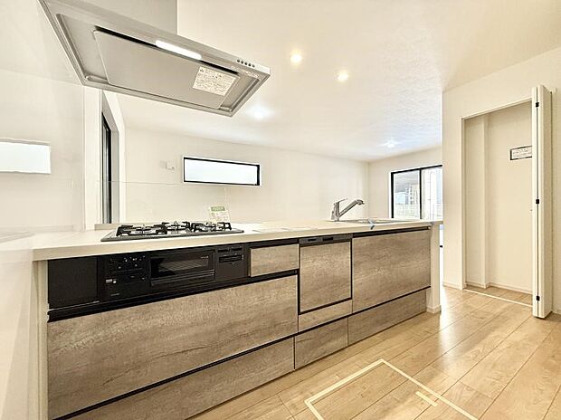 ■シンプルで機能的、毎日使いやすいキッチン