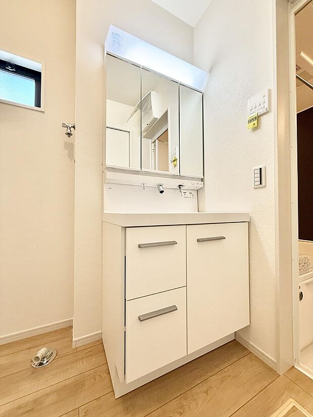 ■明るい洗面所は毎朝の歯磨きも楽しくできちゃいそうです♪