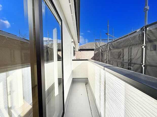 ■ 心地よい風と光を感じる、くつろぎのバルコニー