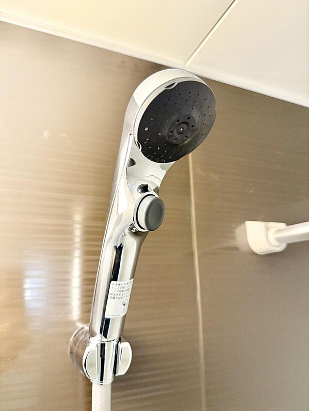 ■手元で簡単に止水できるため、水の無駄遣いを減らすことができます。