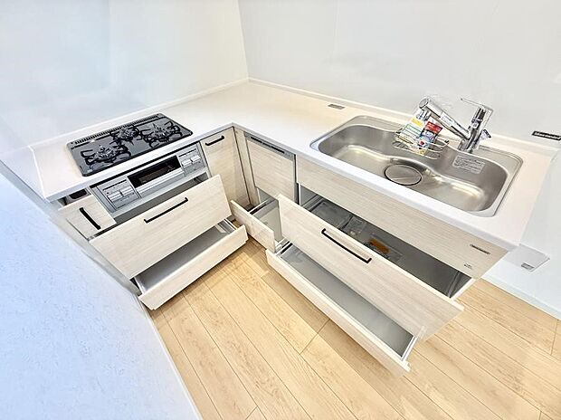 ■シンプルで機能的、毎日使いやすいキッチン