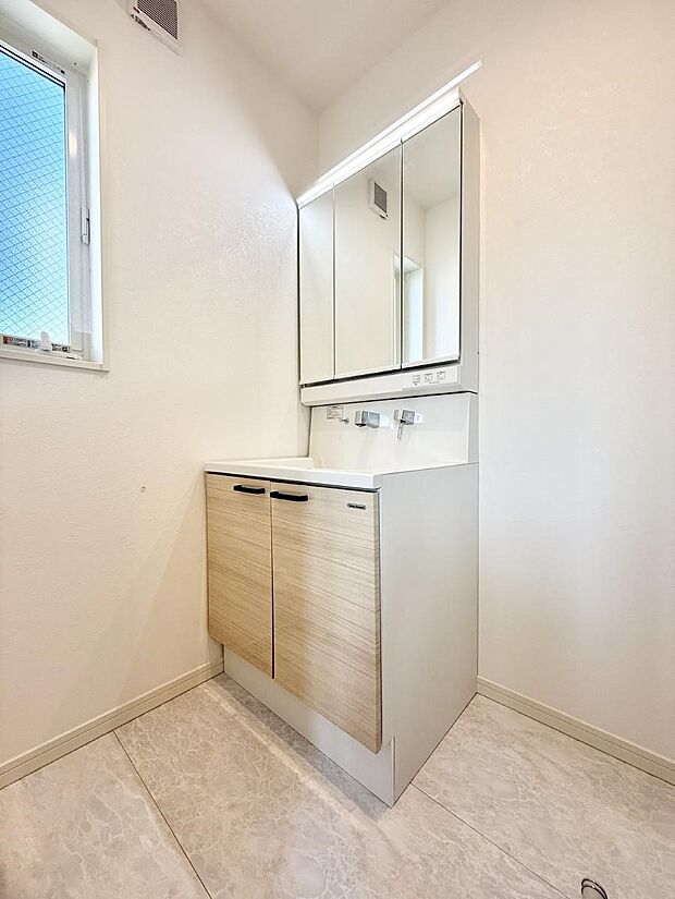 ■明るい洗面所は毎朝の歯磨きも楽しくできちゃいそうです♪