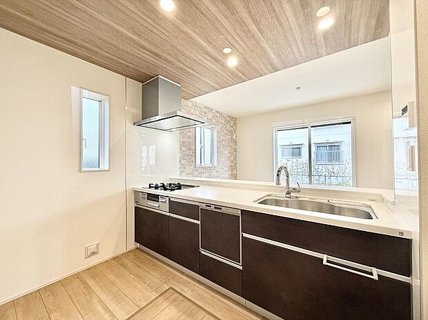 ■シンプルで機能的、毎日使いやすいキッチン