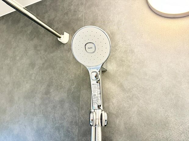 ■わざわざシャワー水栓のレバーまで手を伸ばす必要がなく、簡単に止水できる