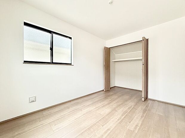 ■シンプルな空間で、収納付きベッドやデスクなど、多機能な家具を活用しやすいです