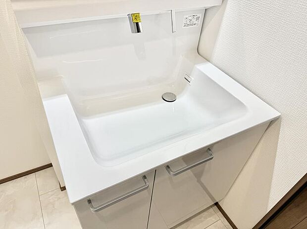 ■細かい部分まで洗いやすく便利なハンドシャワー付き