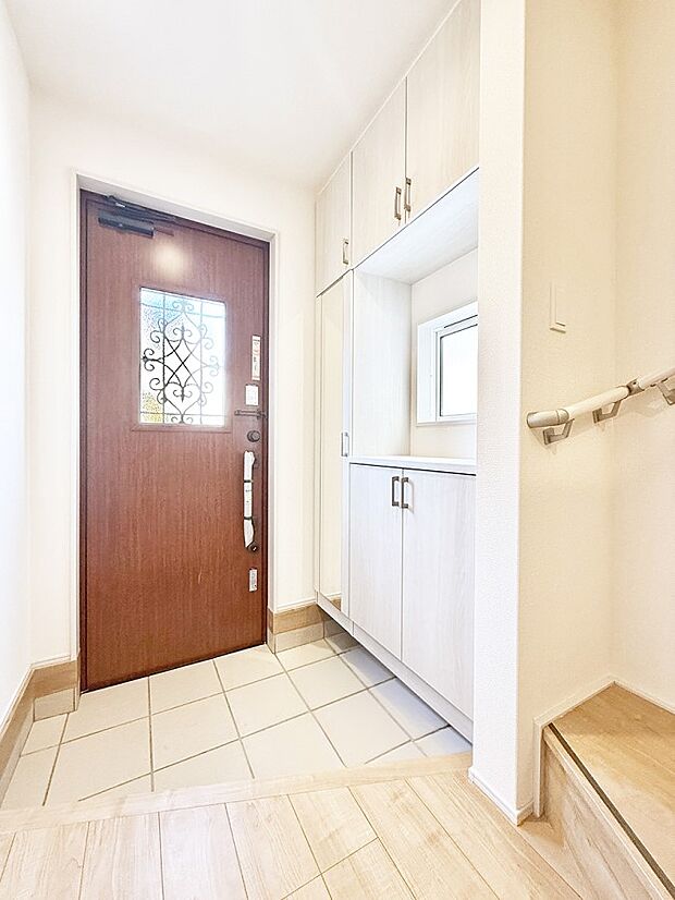 ■ 毎日を気持ちよく迎える、明るく温もりのある玄関