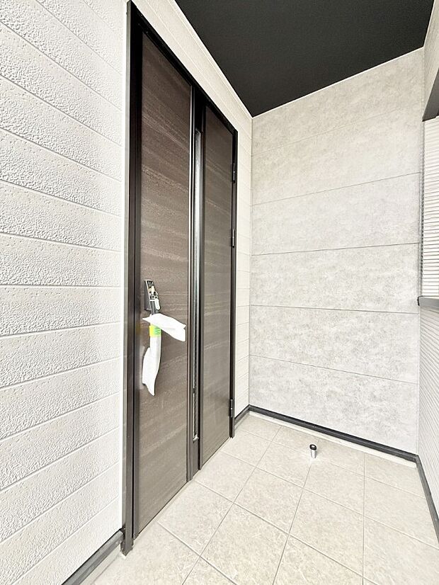 ■ シンプルで美しく、住まいの第一印象を彩る玄関です