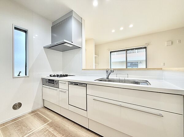 ■シンプルで機能的、毎日使いやすいキッチン