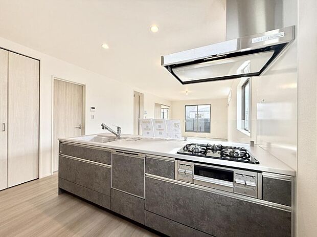 ■シンプルで機能的、毎日使いやすいキッチン