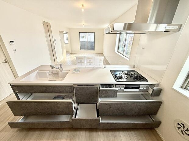 ■家族の絆を深める、温もりのあるキッチン