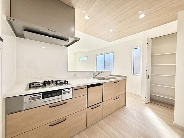 ■シンプルで美しく心地よい時間を生むキッチン空間