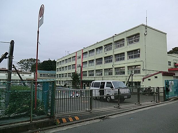 小学校 650m 横浜市立長津田小学校