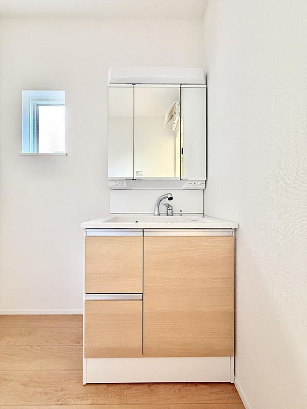 ■明るい洗面所は毎朝の歯磨きも楽しくできちゃいそうです♪