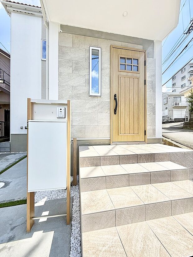 1号棟 ■ シンプルで美しく、住まいの第一印象を彩る玄関です