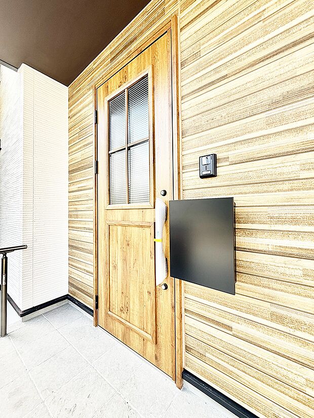 ■ シンプルで美しく、住まいの第一印象を彩る玄関です