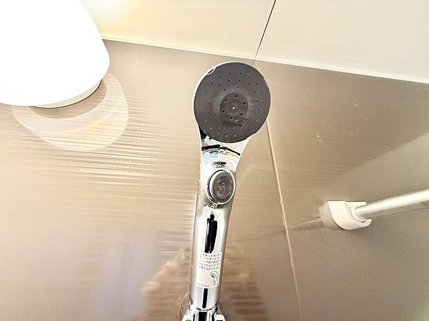 ■手元で簡単に止水できるため、水の無駄遣いを減らすことができます。