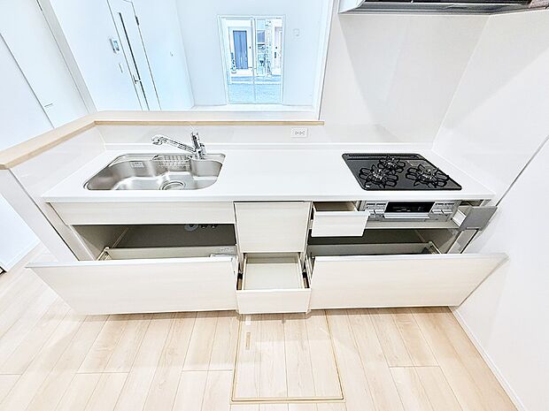 ■シンプルで機能的、毎日使いやすいキッチン