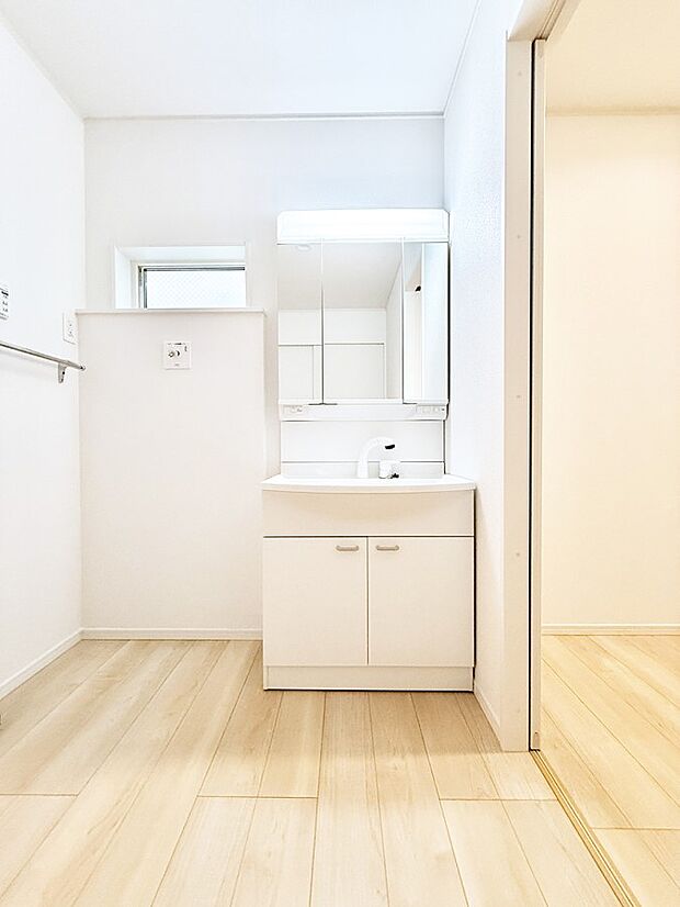 ■明るい洗面所は毎朝の歯磨きも楽しくできちゃいそうです♪