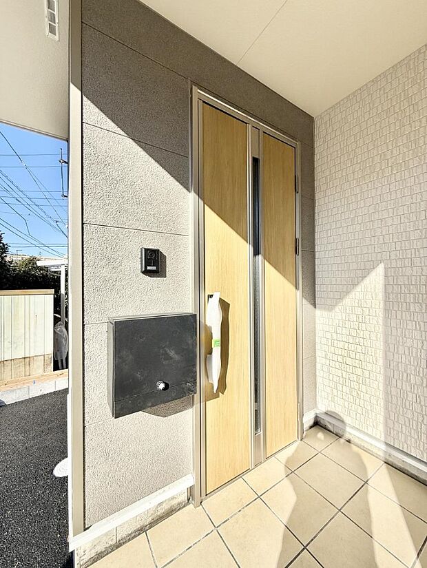 ■ シンプルで美しく、住まいの第一印象を彩る玄関です