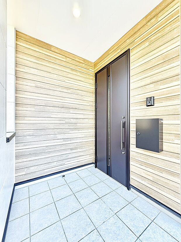 ■ シンプルで美しく、住まいの第一印象を彩る玄関です