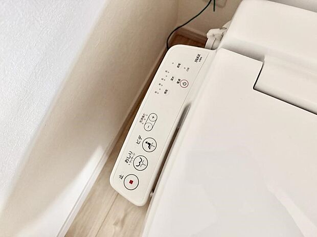 ■温水洗浄で快適、清潔感が保たれるシャワートイレ