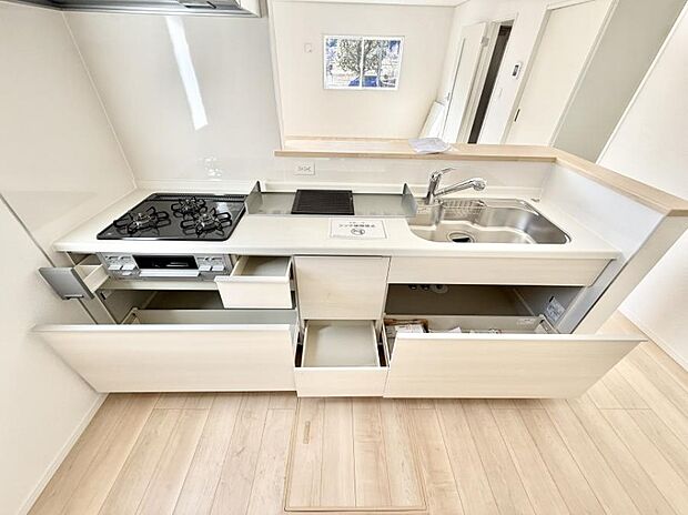 ■シンプルで機能的、毎日使いやすいキッチン