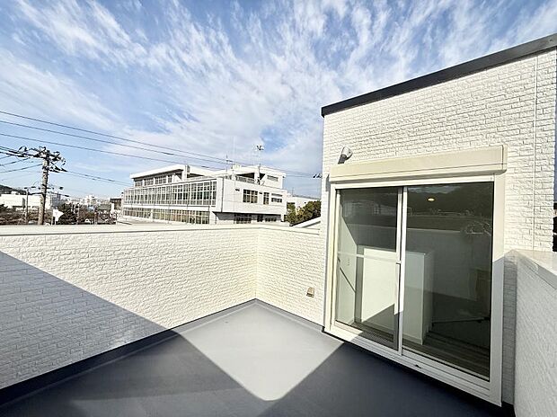 ■ 季節の移ろいを感じられる開放的な空間です