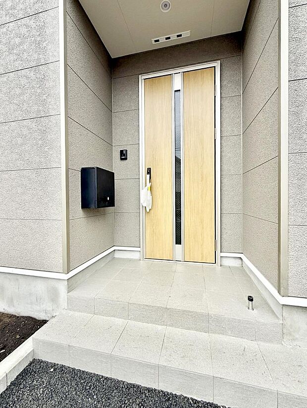 ■ シンプルで美しく、住まいの第一印象を彩る玄関です