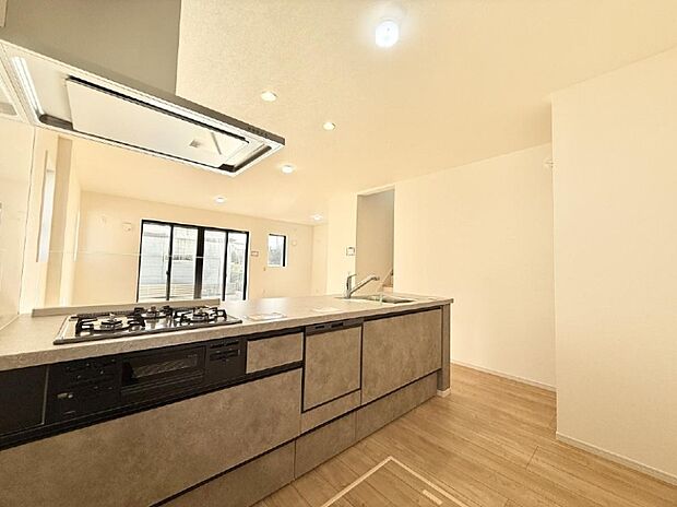 ■シンプルで機能的、毎日使いやすいキッチン