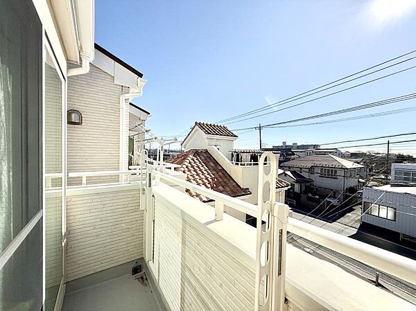 ■ 心地よい風と光を感じる、くつろぎのバルコニー