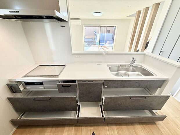 ■シンプルで機能的、毎日使いやすいキッチン