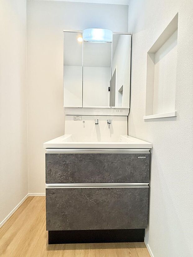 ■明るい洗面所は毎朝の歯磨きも楽しくできちゃいそうです♪