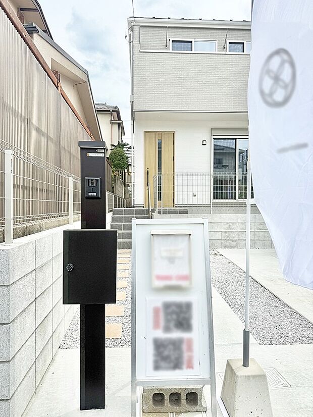 2号棟 ■ シンプルで美しく、住まいの第一印象を彩る玄関です