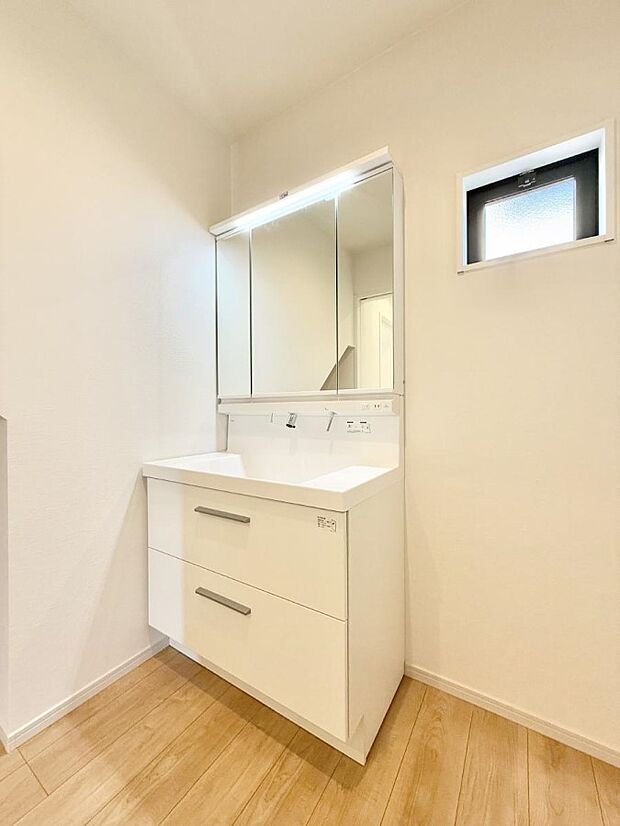 ■明るい洗面所は毎朝の歯磨きも楽しくできちゃいそうです♪