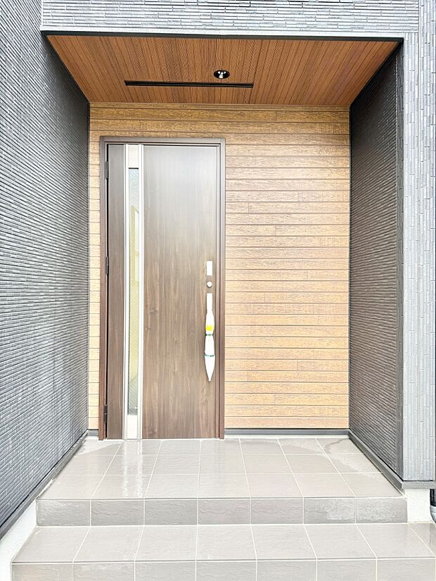 ■ 心地よい暮らしへとつながる、温かい玄関