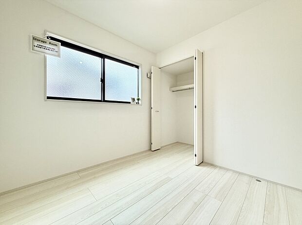 ■シンプルな空間で、収納付きベッドやデスクなど、多機能な家具を活用しやすいです