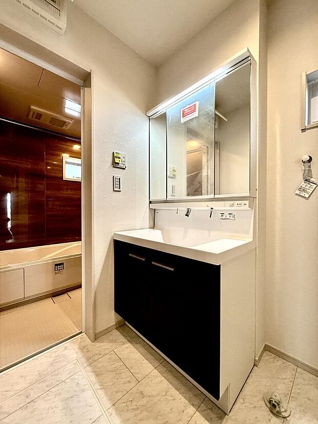 ■明るい洗面所は毎朝の歯磨きも楽しくできちゃいそうです♪