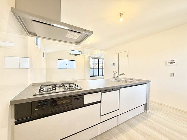 ■シンプルで機能的、毎日使いやすいキッチン