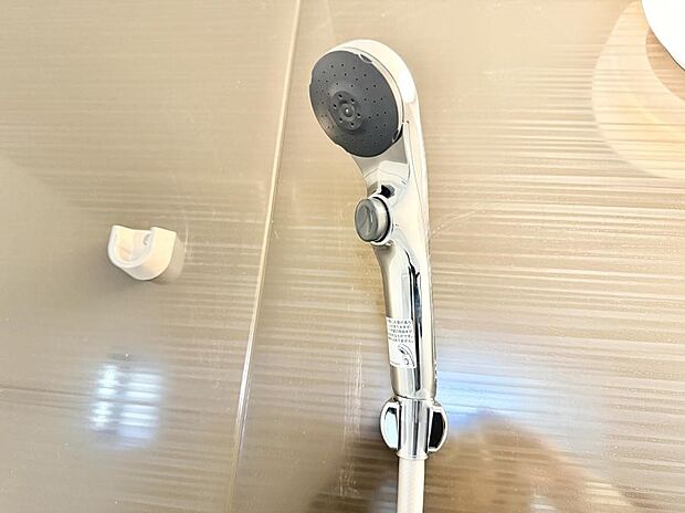 ■手元で簡単に止水できるため、水の無駄遣いを減らすことができます。